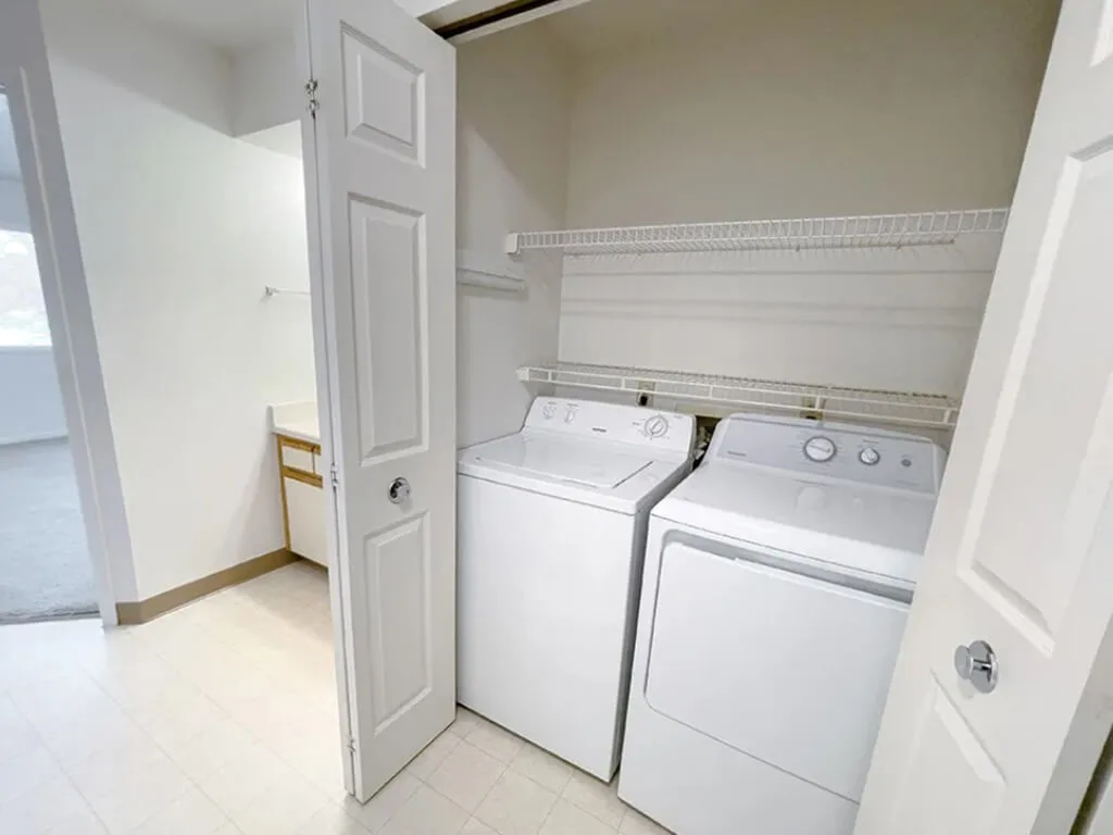 Huntington Glen Apartments - Huntington Glen photo 7