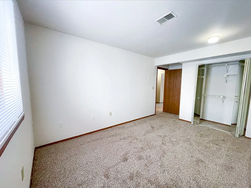Old Farm Shores Apartments - Old Farm Shores photo 2