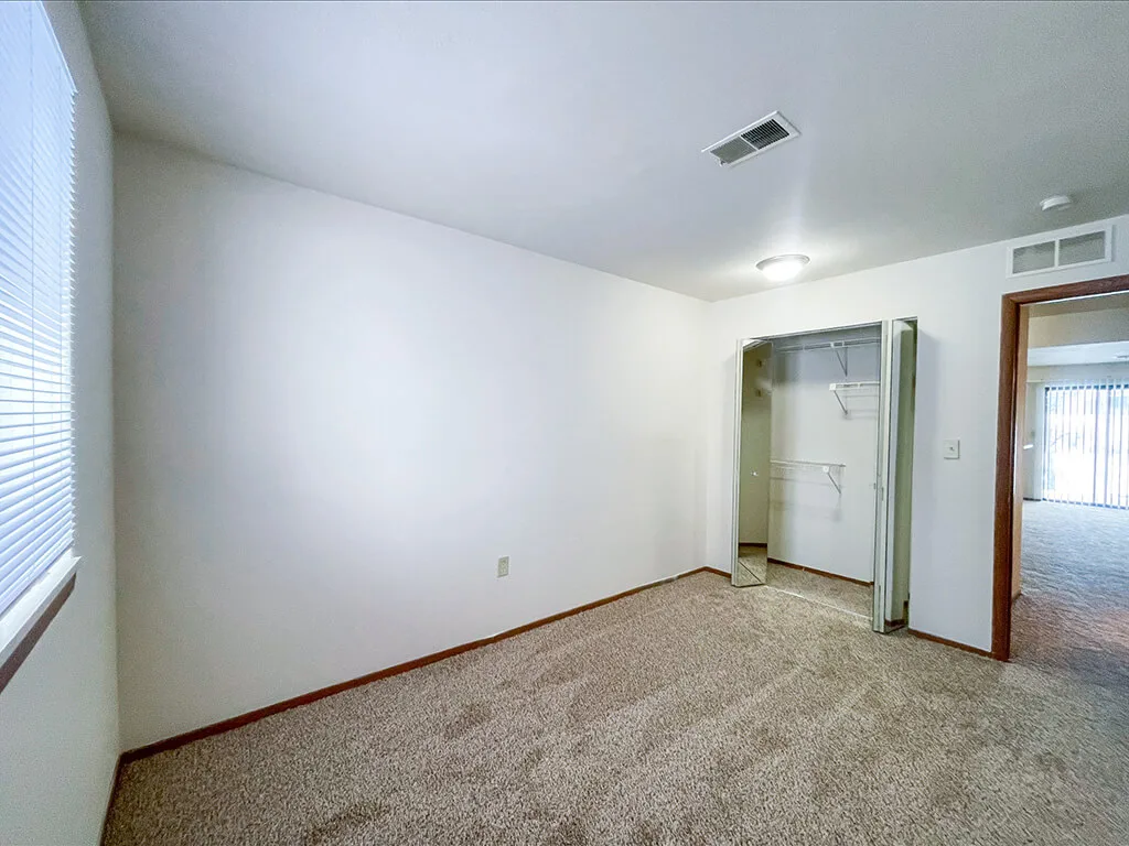 Old Farm Shores Apartments - Old Farm Shores photo 3