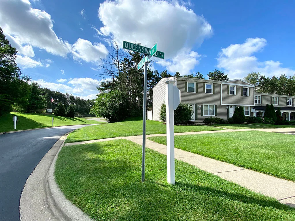 Rolling Pines Apartments - Rolling Pines photo 4