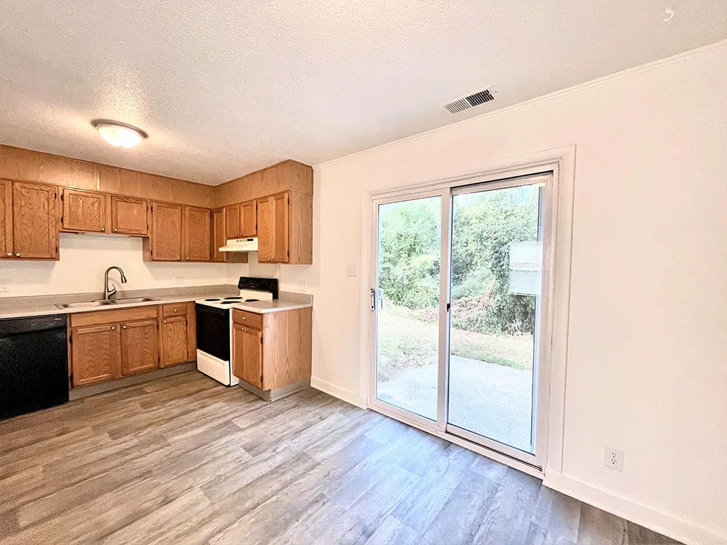 Rolling Pines Apartments - Rolling Pines photo 5