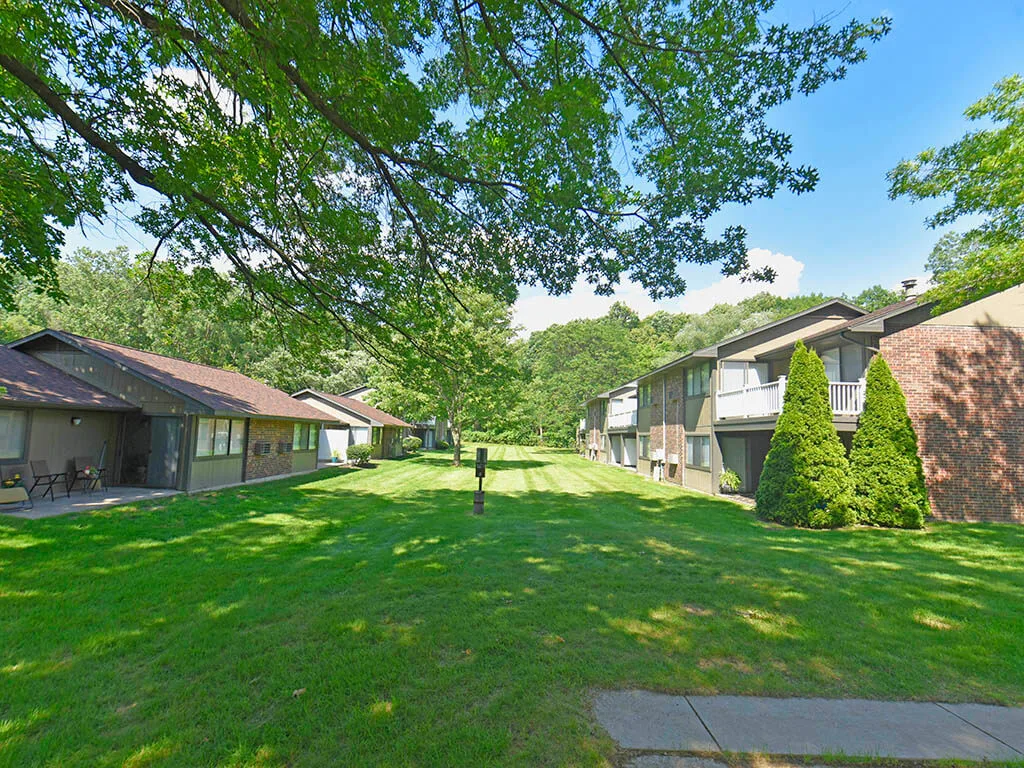 Springbrook Flats Apartments - Springbrook Flats photo 2